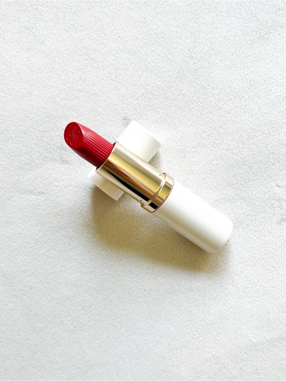 Estee Lauder Vibrant Red Satin Lipstick - 420 Rebellious Rose